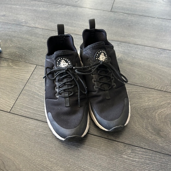 Women’s nike huarache sneakers - Picture 2 of 5